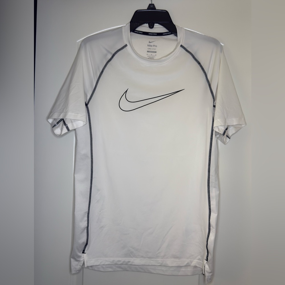 Nike Pro men’s slim fit short sleeve top size
Medium White